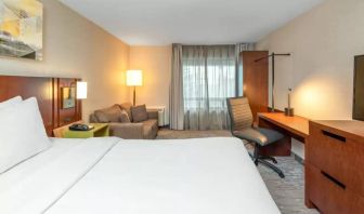 Comfort Inn Winnipeg Airport double bed guest room with workspace desk and chair.