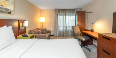 Comfort Inn Winnipeg Airport double bed guest room with workspace desk and chair.