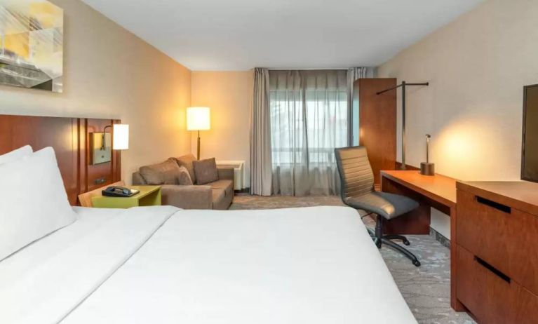 Comfort Inn Winnipeg Airport double bed guest room with workspace desk and chair.