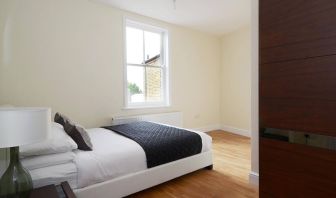 Another view of the double bedroom, with window, in the Hammersmith One.