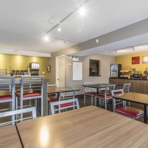 The hotel’s breakfast dining area has a range of table sizes and both standard and tall chairs.