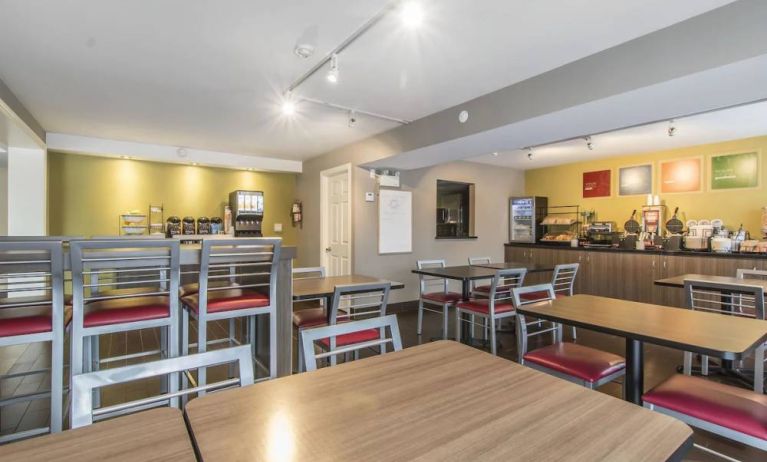 The hotel’s breakfast dining area has a range of table sizes and both standard and tall chairs.