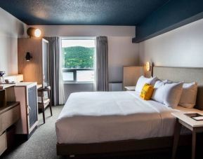 DoubleTree by Hilton St. John’s Harbourview guest room, with large double bed and TV.