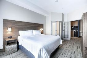 Comfortable delux king with private bathroom at Holiday Inn Express & Suites Airport-Calgary.