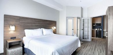 Comfortable delux king with private bathroom at Holiday Inn Express & Suites Airport-Calgary.