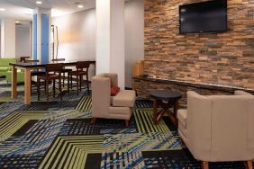 Lounge and coworking space at Holiday Inn Express Towson Baltimore N.