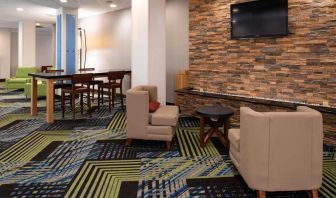 Lounge and coworking space at Holiday Inn Express Towson Baltimore N.