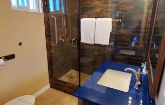 Private guest bathroom with shower at Colony Inn Universal Studios.