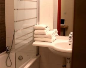 Private guest bathroom with shower at Eurohotel Airport Orly Rungis.
