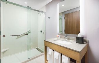 Private guest bathroom with shower at Hyatt Place National Harbor.