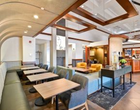 Comfortable dining and coworking space at Hyatt Place Houston – North.