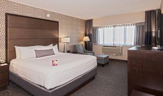 Guest room in Crowne Plaza Aire MSP Airport - Mall Of America, with double bed and window.