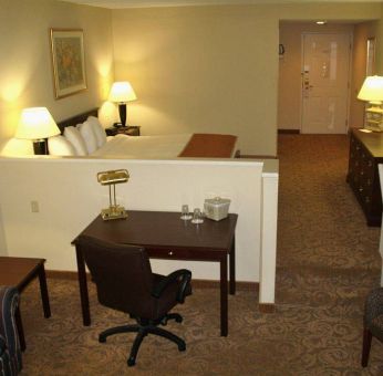 Sturbridge Host Hotel