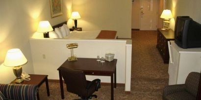 Sturbridge Host Hotel