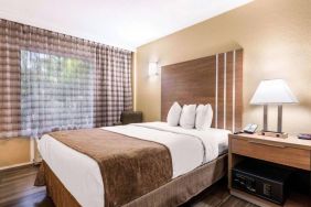 Rodeway Inn & Suites Fort Lauderdale Airport & Cruise Port