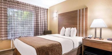 Rodeway Inn & Suites Fort Lauderdale Airport & Cruise Port