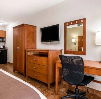 Rodeway Inn & Suites Fort Lauderdale Airport & Cruise Port