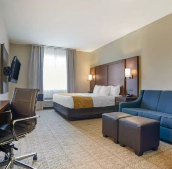 Spacious delux king with work station and TV at Comfort Suites Alexandria, LA.