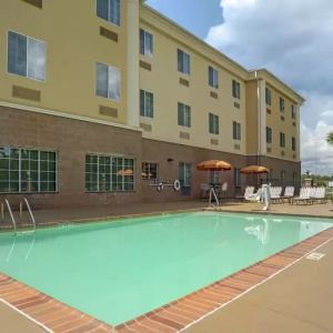 Large outdoor pool at Comfort Suites Alexandria, LA.