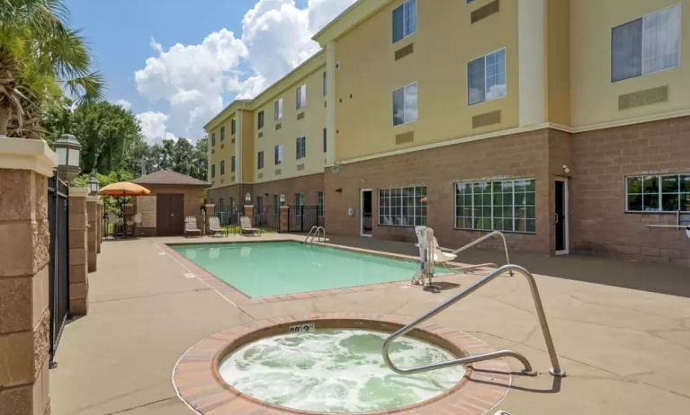 Outdoor hot tub at Comfort Suites Alexandria, LA.