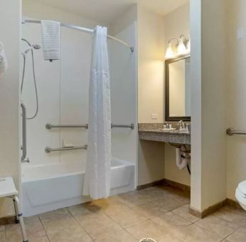 Guest bathroom with bath and shower combo at Comfort Suites Alexandria, LA.