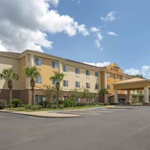 Parking area available at Comfort Suites Alexandria, LA.