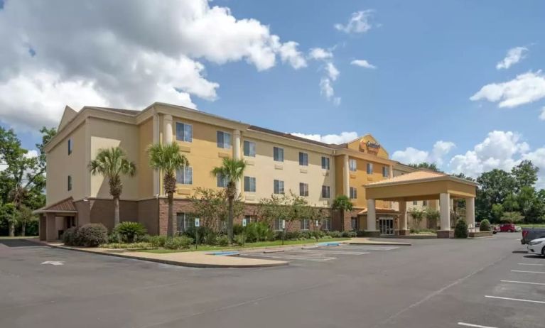 Parking area available at Comfort Suites Alexandria, LA.