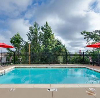 Large pool with sunbeds at Hawthorn Suites By Wyndham Longview.