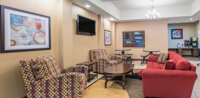 Lobby and coworking space at Hawthorn Suites By Wyndham Longview.