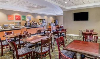 Dining area perfect for coworking at Comfort Inn Southwest At Westpark.