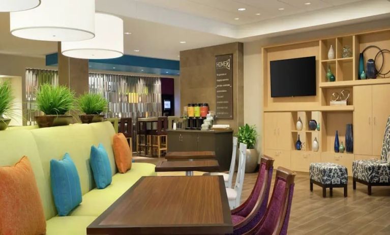 Lounge and coworking space at Home2 Suites By Hilton Dallas Medical District Lovefield.