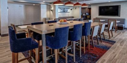 Lounge and coworking space at Hampton Inn Vallejo.