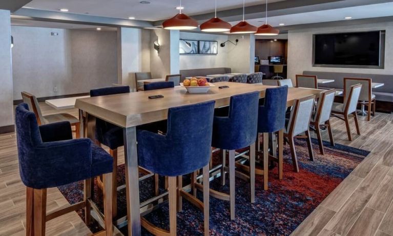 Lounge and coworking space at Hampton Inn Vallejo.