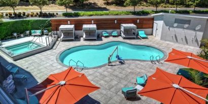 Stunning outdoor pool with sun beds at Hampton Inn Vallejo.