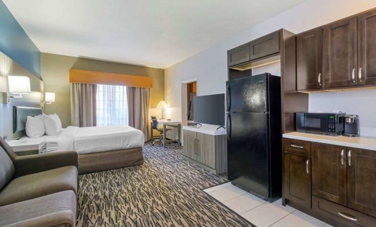 Spacious day use room with natural light at Best Western Plus Mountain View Auburn Inn.