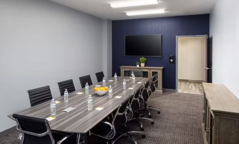 Professional meeting room at Hampton Inn & Suites Charlotte/Ballantyne.