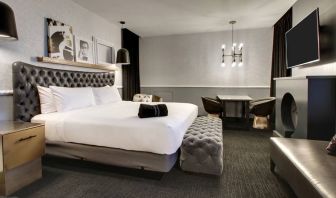 Spacious delux room with TV and seating area at The Rose Hotel Chicago O’Hare, Tapestry Collection By Hilton.