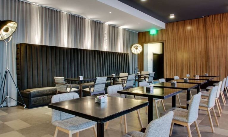 Comfortable coworking space and dining area at The Rose Hotel Chicago O’Hare, Tapestry Collection By Hilton.