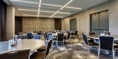 Large conference and meeting room at The Rose Hotel Chicago O’Hare, Tapestry Collection By Hilton.