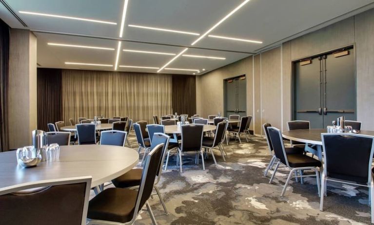 Large conference and meeting room at The Rose Hotel Chicago O’Hare, Tapestry Collection By Hilton.