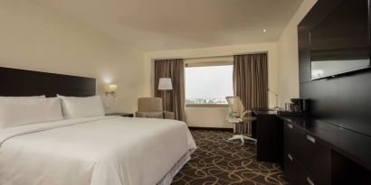 Delux king bed with TV and business desk at Doubletree By Hilton Toluca.