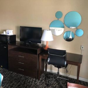 Day use room amenities at Howard Johnson Express Inn - Rocky Hill.