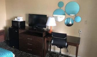 Day use room amenities at Howard Johnson Express Inn - Rocky Hill.