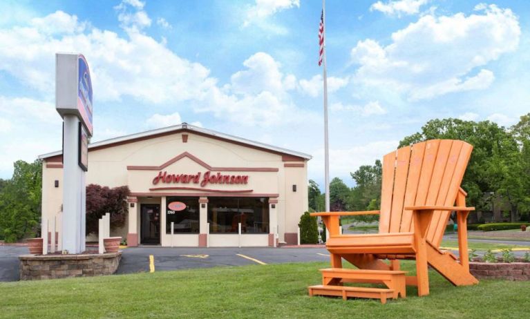 Hotel exterior at Howard Johnson Express Inn - Rocky Hill.