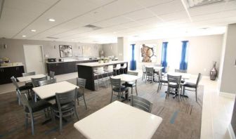 Dining area perfect for coworking at Home Inn & Suites.