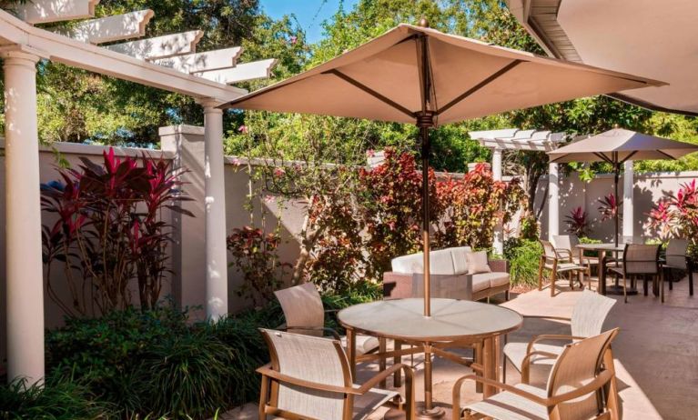 Outdoor patio at Courtyard By Marriott Sarasota Bradenton Airport.