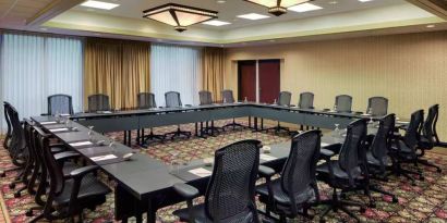 Meeting room at DoubleTree By Hilton Seattle Airport.