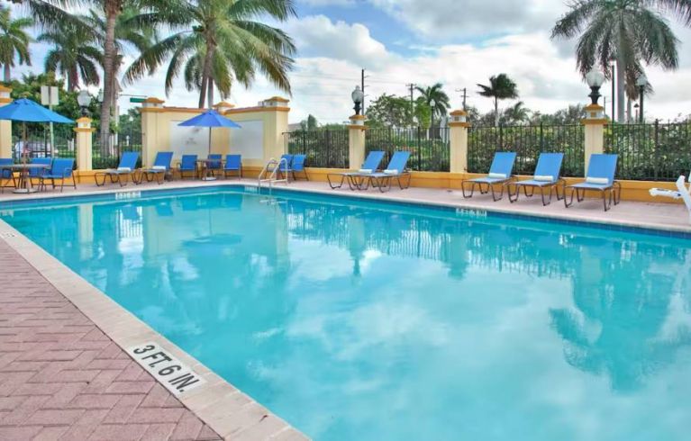 Hilton Garden Inn Boca Raton Day Use Rooms Hotels By Day   Outdoor Pool 767x490 Auto 