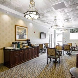 Breakfast area at Liberty Hotel Cleburne, An Ascend Hotel Collection Member.