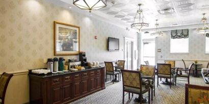 Breakfast area at Liberty Hotel Cleburne, An Ascend Hotel Collection Member.